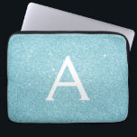 Aqua Blauwgroen Blauw Glitter en Sparkle Monogram Laptop Sleeve<br><div class="desc">Aqua Blauwgroen Blue Faux Glitter en Sparkle Elegant Monogram Hoesje. Dit hoesje kan worden aangepast om uw initiaal en voornaam te omvatten.</div>