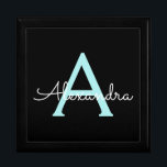Aqua Blauwgroen Blauw Manuscript Meisjes Monogram  Cadeaudoosje<br><div class="desc">Zwart en Aqua Blue Blauwgroen Eenvoudig script Monogram Naam Sieraden Keepsake Box. Dit maakt het perfecte afstuderen,  verjaardagscadeau,  bruiloft,  vrijgezellenfeest,  jubileum,  baby shower of vrijgezellenfeest cadeau voor iemand die houdt van glamoureuze en chique stijlen.</div>