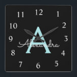 Aqua Blauwgroen Blauw Manuscript Meisjes Monogram  Vierkante Klok<br><div class="desc">Aqua Blue Blauwgroen en Black Script Monogram naamklok. Dit maakt het perfecte zoete 16-jarige verjaardagscadeau,  bruiloft,  vrijgezellenfeest,  jubileum,  baby shower of vrijgezellenfeest voor iemand die van glamoureuze luxe en chique stijlen houdt.</div>
