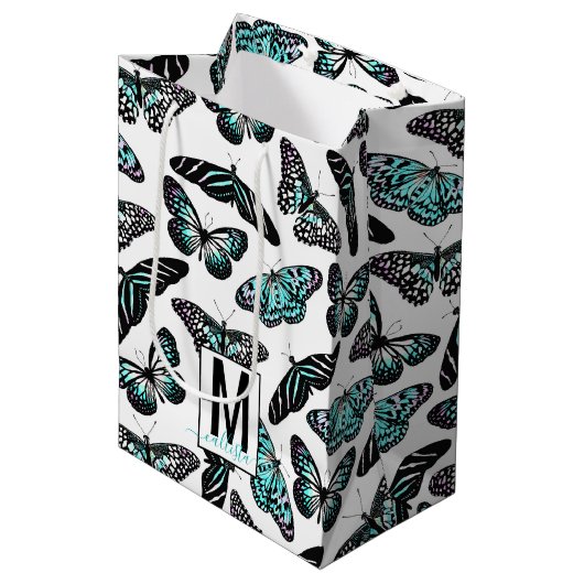 Aqua Blauwgroen Butterflies Waterverf Patroonmonog Medium Cadeauzakje (Voorkant Gekanteld)
