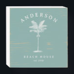 Aqua Blauwgroen Eenvoudig Palm Tree Beach House Houten Kist Print<br><div class="desc">Aqua Blauwgroen Simple Palm Tree Beach House Wooden Box Sign heeft een  palmboomillustratie,  samen met uw achternaam.</div>