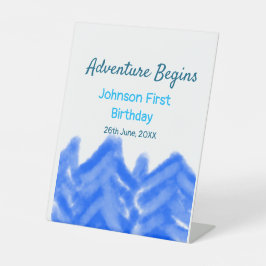 Aqua blue Adventure begint 1e verjaardag berg d Reclamebord Met Voetstuk