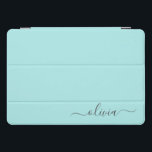 Aqua Blue Blauwgroen modern script meisjesmonogram iPad Pro Cover<br><div class="desc">Aqua Blue Blauwgroen Simple Script Monogram Name Laptop Hoesje. Dit maakt de perfecte liefhebbende 16 verjaardag,  bruiloft,  vrijgezellenfeest,  verjaardagsdag,  baby shower of vrijgezellenfeest voor iemand die van luxe glam en stijl houdt.</div>