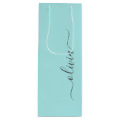 Aqua Blue Blauwgroen modern script meisjesmonogram Wijn Cadeautas (Voorkant)