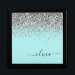Aqua Blue Blauwgroen Silver Glitter Monogram Cadeaudoosje<br><div class="desc">Aqua Blue - Blauwgroen en Silver Sparkle Glitter script Monogram Name Jewelry Keepomwille Box. Dit maakt het perfecte afstuderen,  de verjaardag,  de bruiloft,  het vrijgezellenfeest,  de verjaardag,  het baby shower of het bachelorette feest cadeau voor iemand die van glam luxe en chic stijlen houdt.</div>
