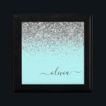 Aqua Blue - Blauwgroen Silver Glitter Monogram Cadeaudoosje<br><div class="desc">Aqua Blue - Blauwgroen en Zilver Sparkle Glitter Script Monogram Name Jewelry Keepslag. Dit maakt het perfecte afstuderen,  de verjaardag,  de bruiloft,  het vrijgezellenfeest,  de verjaardag,  het baby shower of het bachelorette feest cadeau voor iemand die van glam luxe en chic stijlen houdt.</div>