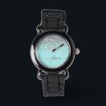 Aqua Blue Blauwgroen Silver Glitter Monogram Horloge<br><div class="desc">Aqua Blue - Blauwgroen en Silver Sparkle Glitter Script Monogram Name Watch. Dit maakt de perfecte liefhebbende 16 verjaardag,  bruiloft,  vrijgezellenfeest,  verjaardagsdag,  baby shower of vrijgezellenfeest voor iemand die van luxe glam en stijl houdt.</div>