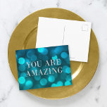 Aqua Blue Bokeh Lights Faux Silver Je bent geweldi Briefkaart<br><div class="desc">Chique motivatie briefkaart met de woorden "You Are Amazing" in faux silver folie tegen een aqua blue bokeh lampenpatroon achtergrond. Klik op de knop "Aanpassen" om tekst aan de kaart toe te voegen. *Het Zazzle-watermerk dat in het zoomvoorbeeld wordt weergegeven, wordt NIET weergegeven op het uiteindelijke afgedrukte product. © Rozenhout...</div>