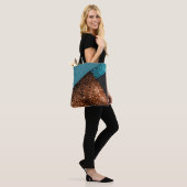 Aqua blue en bronze sparkles modern kleurenblok tote bag (Op model)