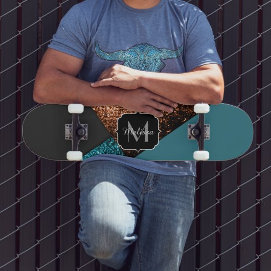 Aqua blue en bronze sparkles modern Monogram Skateboard (Buiten 3)