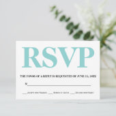 Aqua blue en white typografie bruiloft RSVP Kaartje (Staand voorkant)