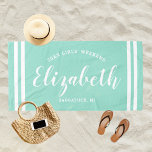 Aqua Blue Girls Weekend Persoonlijke naam Strandlaken<br><div class="desc">Een speciaal ontwerp voor een vakantieganter voor meisjes in het weekend is voorzien van een aangepaste voornaam in een modern script dat is opgesteld door kustlijnen,  met aangepaste tekst voor deze gelegenheid. De aqua blauwe achtergrondkleur kan worden gewijzigd. Ga naar onze winkel voor andere kleurenopties.</div>