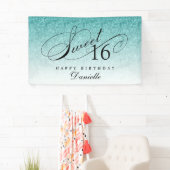 Aqua Blue Glitter Sweet 16 Gepersonaliseerde Verja Spandoek (Insitu)