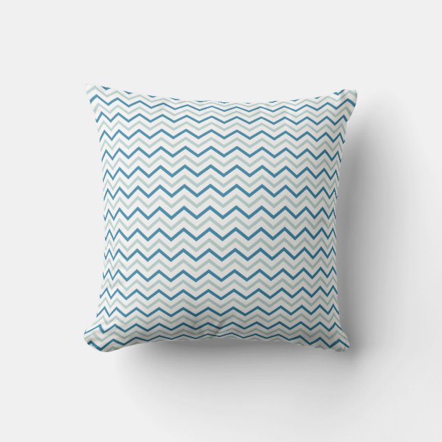 Aqua Blue Gray en White Chevron Pattern Kussen (Voorkant)