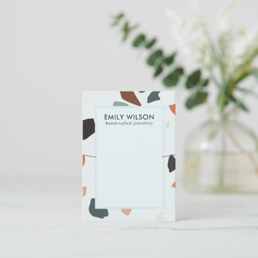 Aqua Blue Rust GreenTerrazzo Band Ketting Display Visitekaartje (Staand voorkant)