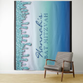 Aqua Blue Sparkle Drippy Drip Bat Mitzvah Achtergr Wandkleed (In situ)