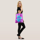  Aqua Blue Stargazer Lily op Paars Tote Bag (Op model)