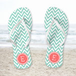 Aqua en Coral Chevron Monogram Teenslippers<br><div class="desc">Aangepast gedrukte flip flop sandalen met een stijlvol modern chevron-patroon en uw aangepaste monogram of andere tekst in een cirkelvormig lijst. Klik aanpassen het om tekstdoopvonten en kleuren te veranderen of uw eigen afbeeldingen toe te voegen om unieke één van een soortontwerp te creëer!</div>