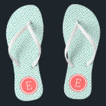 Aqua en Coral Greek Key Monogram Teenslippers<br><div class="desc">Aangepast gedrukte flip flop sandalen met een stijlvol,  modern Grieks sleutelpatroon en uw aangepast monogram of andere tekst in een cirkelvormige lijst. Klik aanpassen het om tekstdoopvonten en kleuren te veranderen of uw eigen afbeeldingen toe te voegen om unieke één van een soortontwerp te creëer!</div>