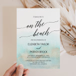 Aqua en Gold Waterverf op het strand Kaart<br><div class="desc">Deze aqua en gouden waterverf op de strandbruiloft is perfect voor een tropische bestemming bruiloft. Het eenvoudige en moderne ontwerp biedt een verbluffende turquoise, een blauwgroen en lichtblauwe waterverf met een zachte gouden glans die doet denken aan het zand en het zee. Het is gekoppeld aan prachtige elegante kalligrafie. Opmerking:...</div>