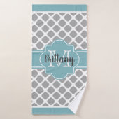 Aqua en Gray Quatrefoil Monogrammed Bath Towel Badhanddoek (Badhanddoek)