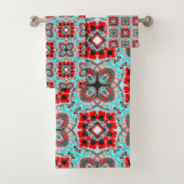 Aqua en Red Tile Pattern Bad Handdoek (Insitu)