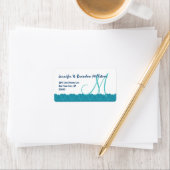 Aqua en Witte Damast Monogram Kant Rand Bruiloft Etiket (Insitu)