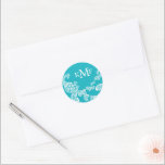 Aqua Floral Paisley White Peacock Wedding Favor Ronde Sticker<br><div class="desc">Ontworpen door: fat*fa*tin. Eenvoudig aan te passen met uw eigen tekst,  foto of afbeelding. Voor douaneverzoeken,  te contacteren gelieve vet*fa*tin direct. Aangepaste kosten zijn van toepassing op www.zazzle.com/fat_fa_tin www.zazzle.com/color_therapy www.zazzle.com/fatfatin_blue_knot www.zazzle.com/fatfatin_red_knot www.zazzle.com/fatfatin_box www.zazzle.com/fatfatin_ink</div>
