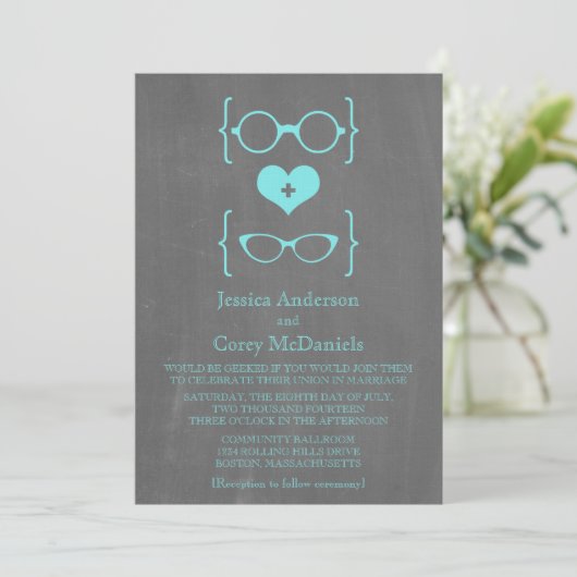 Aqua Geeky Glasses Chalkboard Wedding Invite Kaart (Staand voorkant)