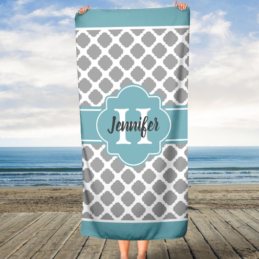 Aqua Gray Quatrefoil Aangepaste Monogram Strandlaken