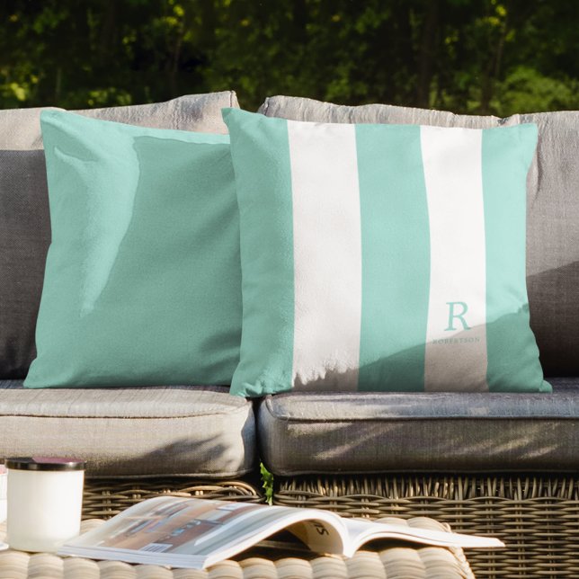 Aqua Groen & Witte Strepen Monogram Naam Buiten Kussen (Creator heeft geüpload)