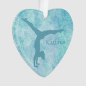 Aqua Gymnast op Blauwgroen Patroon Ornament (voorkant)