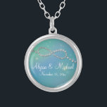 Aqua Infinity Symbol Infinite Love Twinking Zilver Vergulden Ketting<br><div class="desc">COLOR PALETTE: aqua blauw en hemelblauw met regenboogaanraken. ONTWERP-COLLECTIE: overeenkomend met de trouwuitnodigingsset met dezelfde naam. Ideaal voor lente- of winterbruiloften met zijn gladde, mousserende, twinkelende lichten die grafisch gemaakte juwelen in een modern Infinity Sign-motief uitstrooien. Een Shimmer van regenbooglicht verlicht de achtergrond van de beide stijlen. Deze set is...</div>