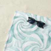 Aqua Mint White Swirls Strandlaken (In situ)