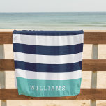 Aqua & Navy Stripe, gepersonaliseerd Strandlaken<br><div class="desc">Preppy chic gepersonaliseerde strandhanddoek in aqua en marine is voorzien van klassiek breedblauw en witte strepen voor de marine,  met jouw naam of keuze uit personalisatie onderaan in vetgedrukt wit,  op een band van summiere turquoise blauwgroen.</div>