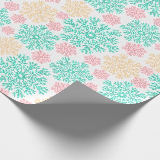 Aqua Pink en Gold Snowflakes Patroon Cadeaupapier (Hoek)