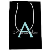 Aqua Teal Blauwe Script Meisjesnaam Monogram Medium Cadeauzakje (Voorkant)