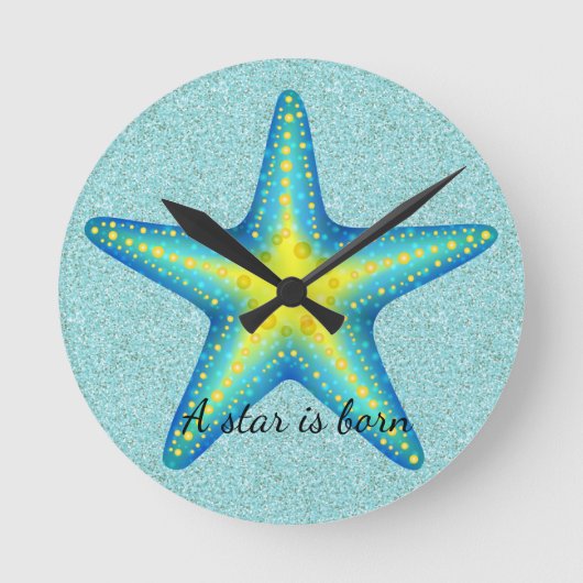 Aqua Turquoise en Yellow Starfish Wall Clock Ronde Klok (Voorkant)