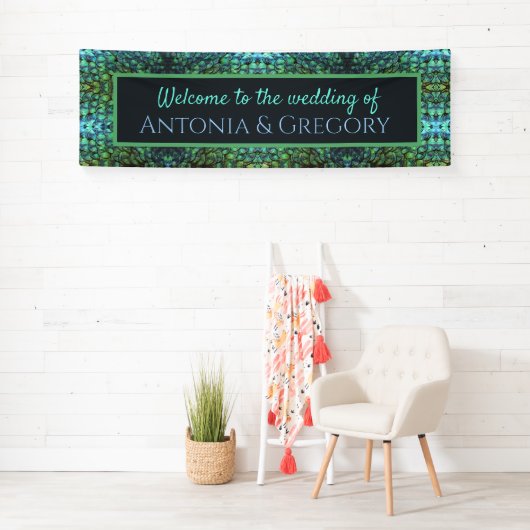 Aqua Vibrant Peacock Feathers Weddenschap Spandoek (Insitu)