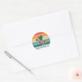 Aquaholic zwemrace meisje met zonsondergang ronde sticker (Envelop)