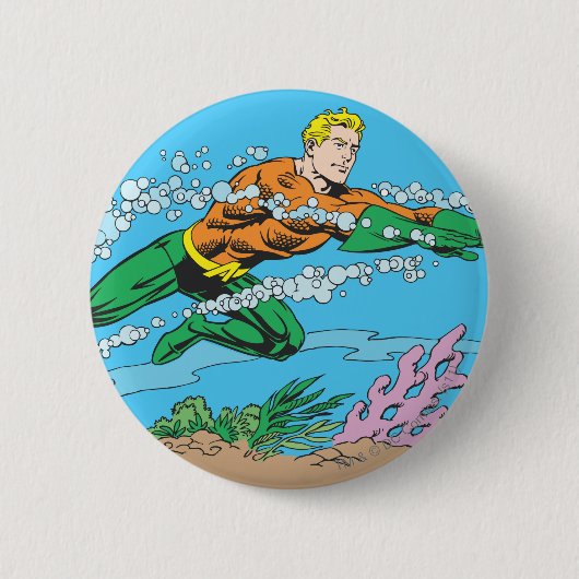 Aquaman Dashes Thru Water Ronde Button 5,7 Cm (Voorkant)