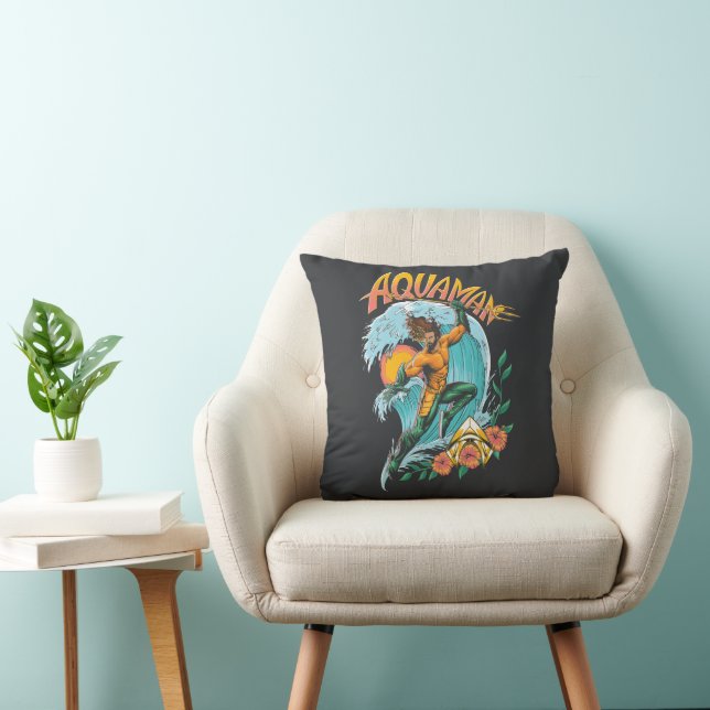 Aquaman en Trident Rising Surf Graphic Kussen (Stoel)