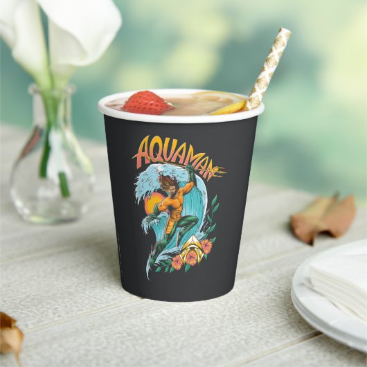 Aquaman en Trident Rising Surf Graphic Papieren Bekers (Insitu)