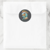 Aquaman en Trident Rising Surf Graphic Ronde Sticker (Tas)