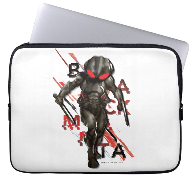 Aquaman | Zwarte Manta Scattered Typography Graphi Laptop Sleeve (Voorkant)