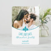 Aquamarine Fleur de Lis Photo Save Date Aankondiging (Staand voorkant)
