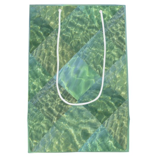 Aquamarine Seafoam Aqua Water Patchwork Medium Cadeauzakje (Achterkant)