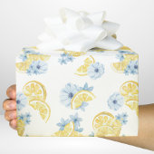 Aquarel gesneden citroenen en bloemen cadeaupapier