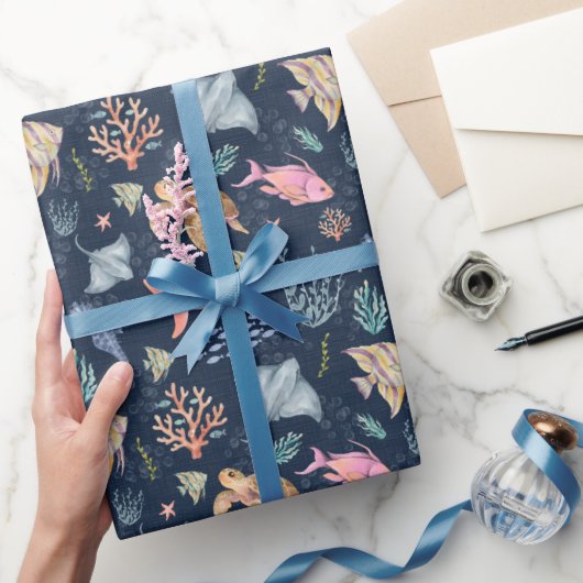 Aquarel Oceaanleven Gestructureerd Donkerblauw Cadeaupapier (Geschenken)