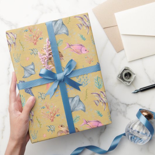 Aquarel Oceaanleven Getextureerd Geel Cadeaupapier (Geschenken)